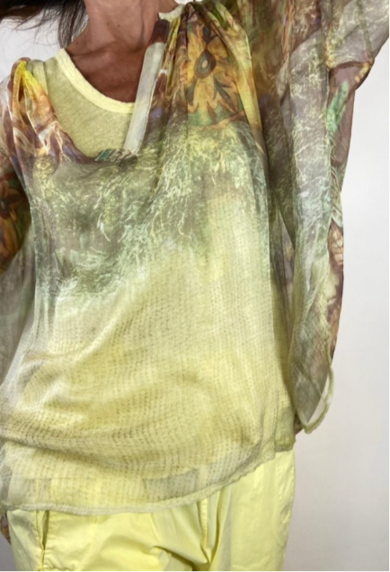 Blouse Bana Melle D - L'Élégance Diaphane aux Motifs Envoûtants