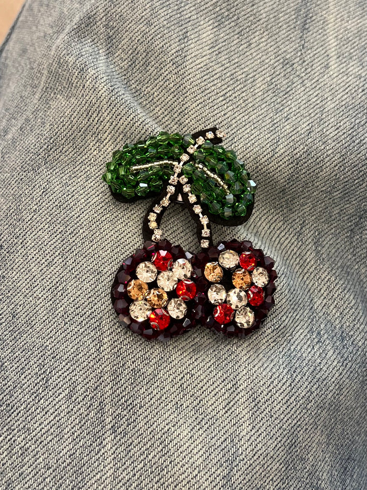broche cerise