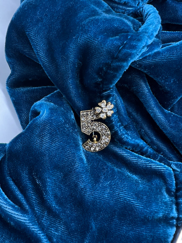 broche number